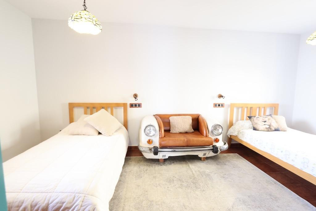 For sale - 4 Bedroom 3 Bathroom House - Detached Villa in Orihuela - Villamartin  - Alicante