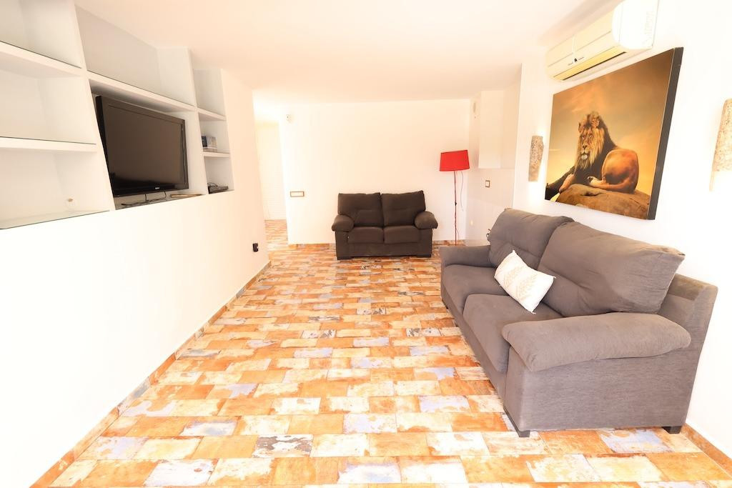 For sale - 4 Bedroom 3 Bathroom House - Detached Villa in Orihuela - Villamartin  - Alicante