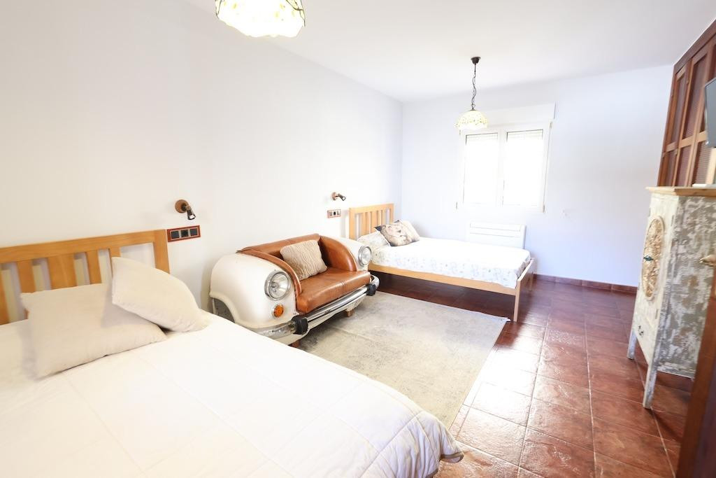 For sale - 4 Bedroom 3 Bathroom House - Detached Villa in Orihuela - Villamartin  - Alicante