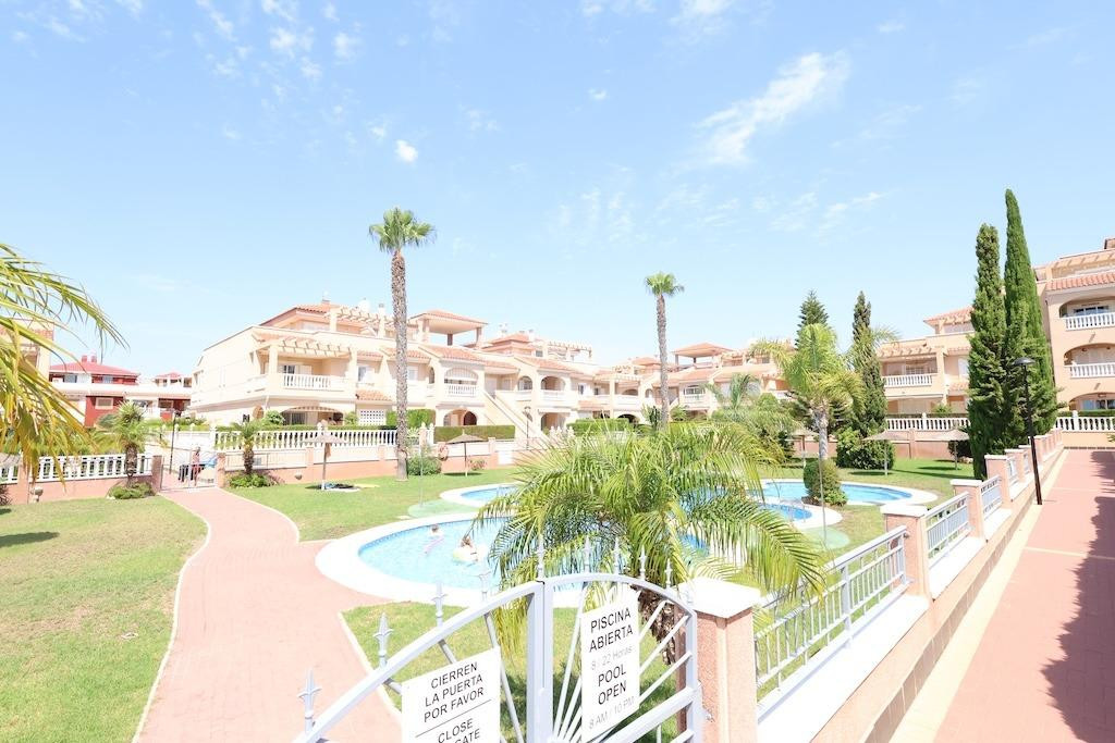 For sale - 2 Bedroom 2 Bathroom House - Bungalow in Orihuela - Punta Prima  - Alicante