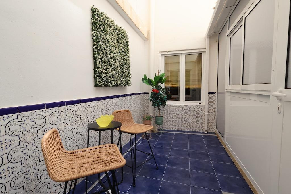 For sale - 3 Bedroom 2 Bathroom Apartment - Middle Floor Apartment in Torrevieja - Torrevieja Centro  - Alicante