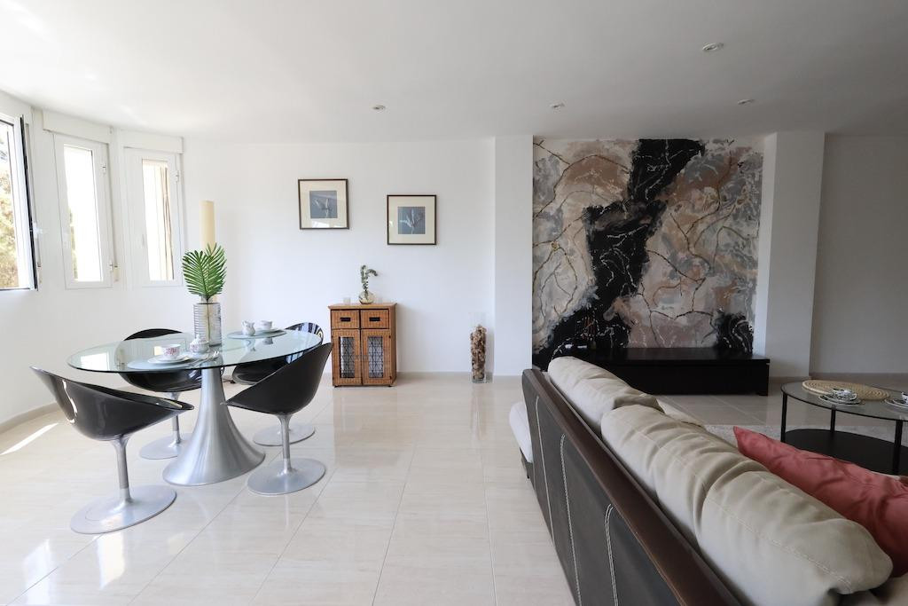 For sale - 3 Bedroom 2 Bathroom Apartment - Middle Floor Apartment in Torrevieja - Torrevieja Centro  - Alicante