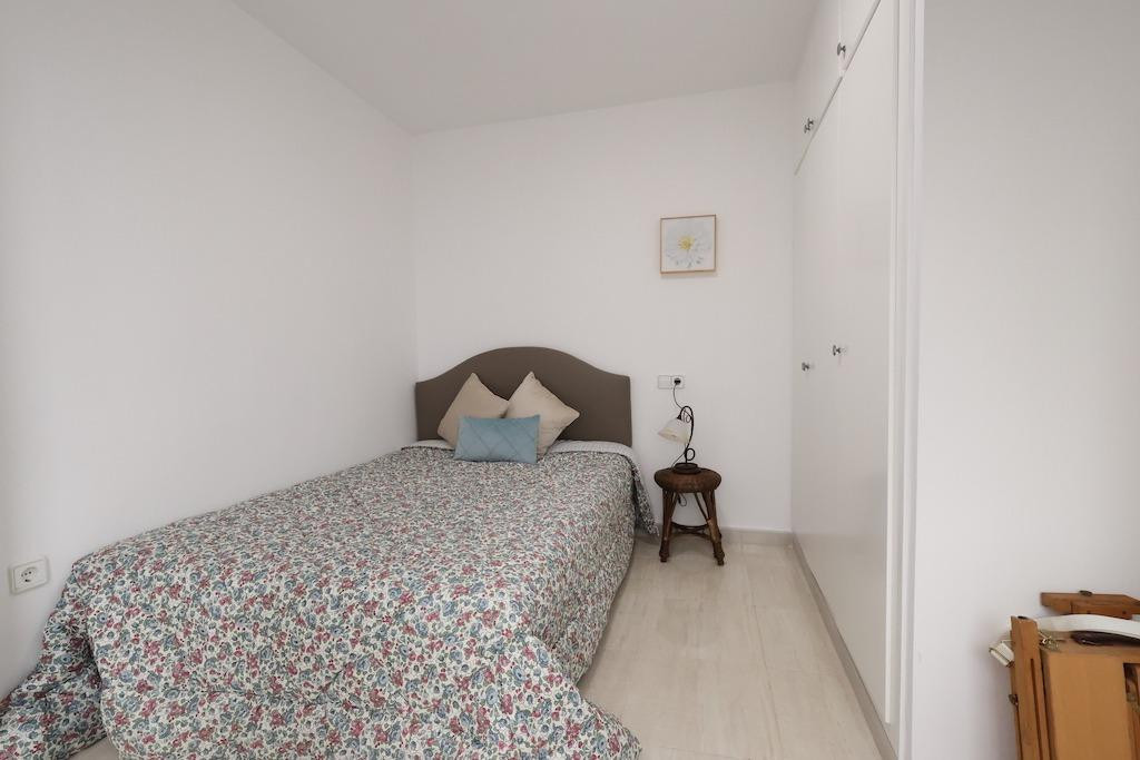 For sale - 3 Bedroom 2 Bathroom Apartment - Middle Floor Apartment in Torrevieja - Torrevieja Centro  - Alicante