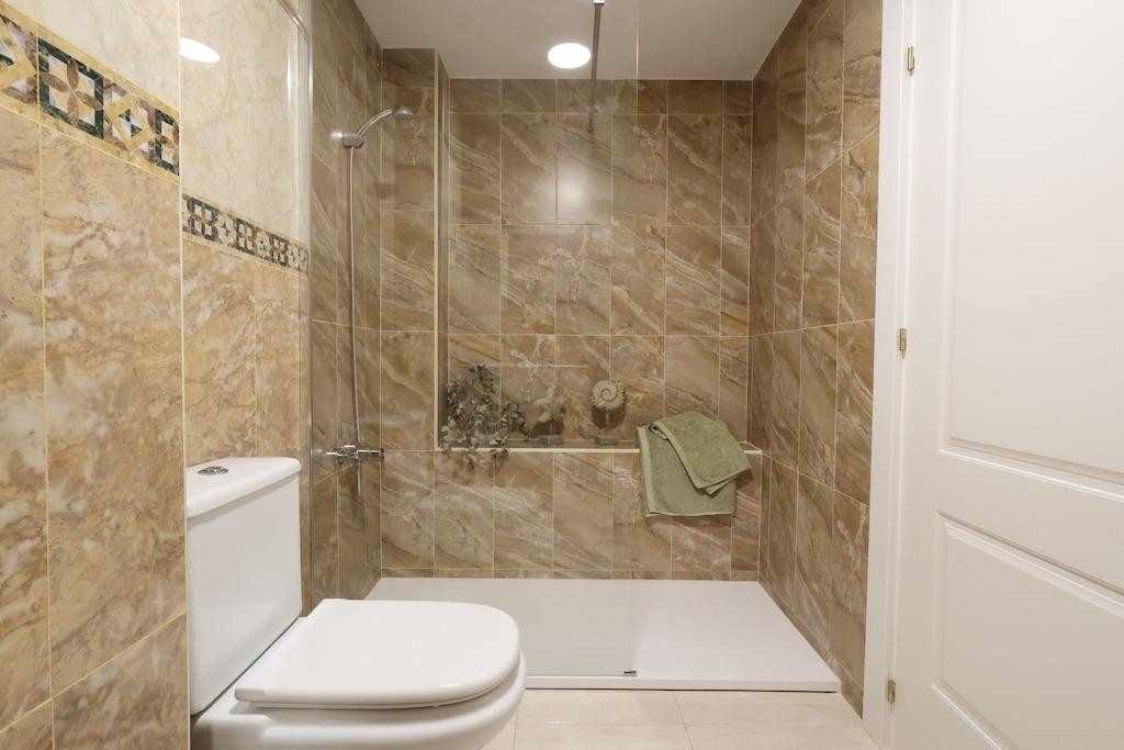 For sale - 3 Bedroom 2 Bathroom Apartment - Middle Floor Apartment in Torrevieja - Torrevieja Centro  - Alicante