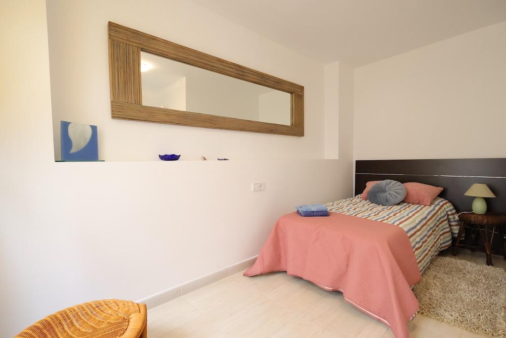 For sale - 3 Bedroom 2 Bathroom Apartment - Middle Floor Apartment in Torrevieja - Torrevieja Centro  - Alicante