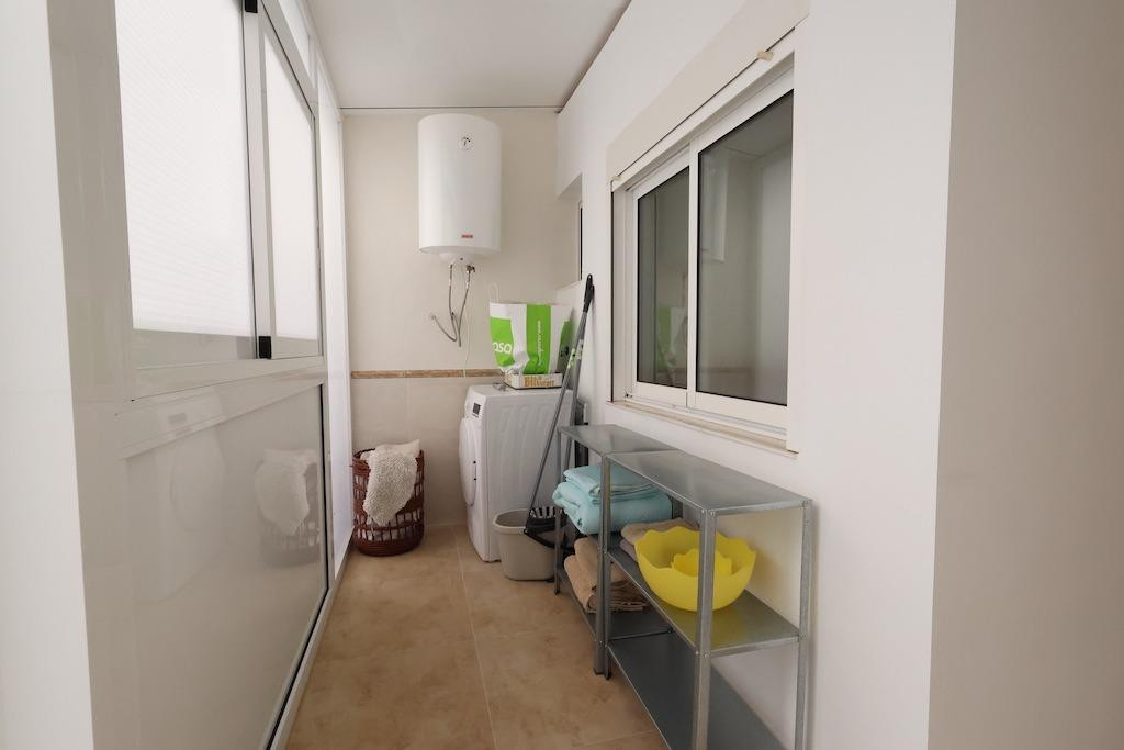 For sale - 3 Bedroom 2 Bathroom Apartment - Middle Floor Apartment in Torrevieja - Torrevieja Centro  - Alicante