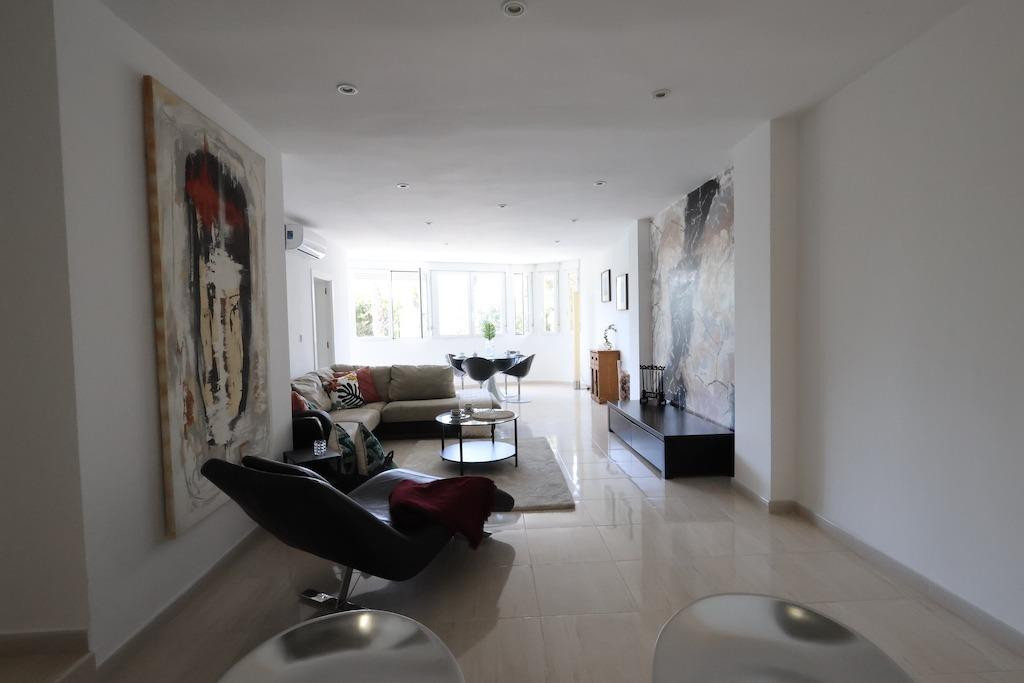 For sale - 3 Bedroom 2 Bathroom Apartment - Middle Floor Apartment in Torrevieja - Torrevieja Centro  - Alicante