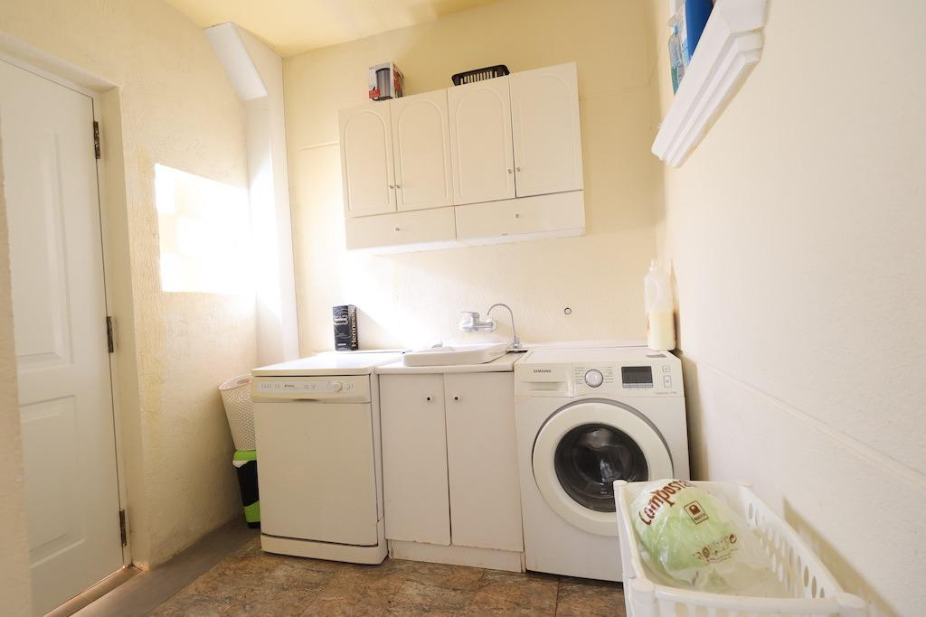 For sale - 4 Bedroom 3 Bathroom House - Detached Villa in Orihuela - Playa Flamenca  - Alicante