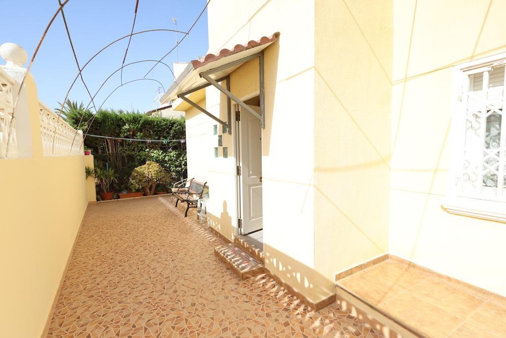 For sale - 4 Bedroom 3 Bathroom House - Detached Villa in Orihuela - Playa Flamenca  - Alicante