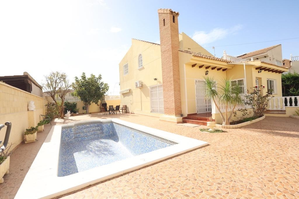 4 Bedroom 3 Bathroom House - Detached Villa in Orihuela