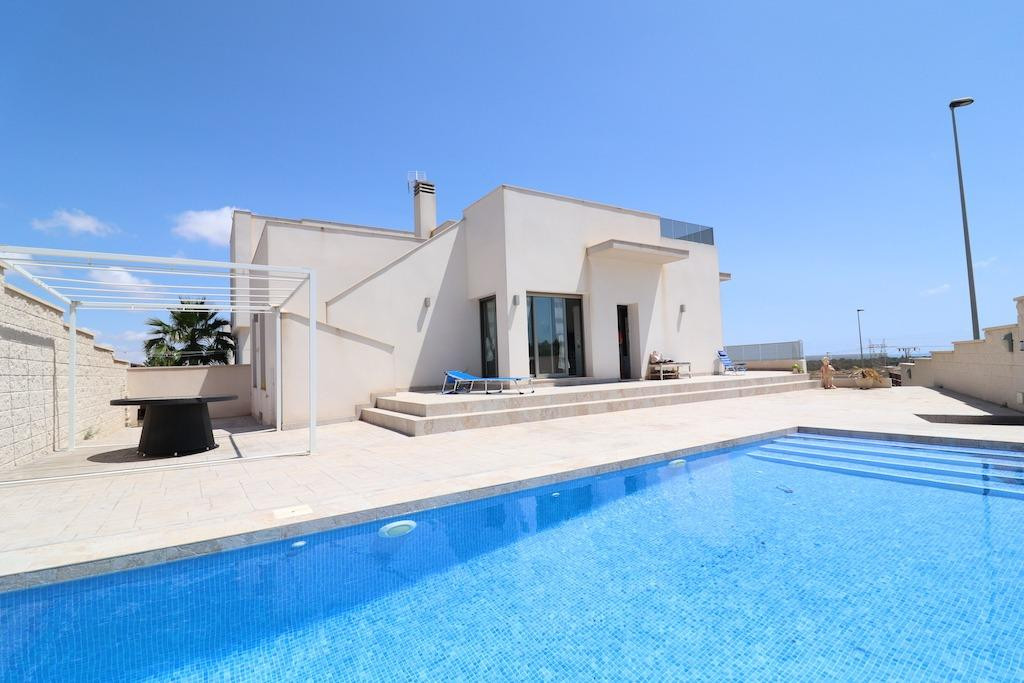 For sale - 3 Bedroom 2 Bathroom House - Detached Villa in San Miguel de Salinas - San Miguel de Salinas Centro  - Alicante