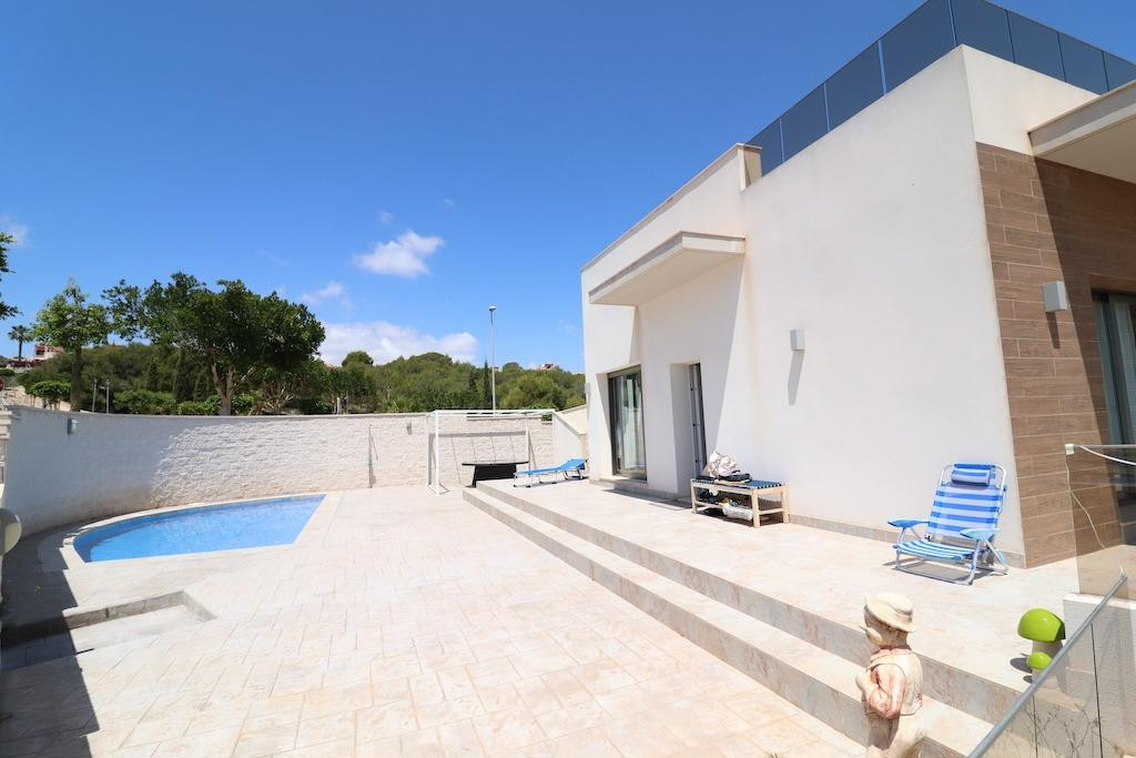 For sale - 3 Bedroom 2 Bathroom House - Detached Villa in San Miguel de Salinas - San Miguel de Salinas Centro  - Alicante