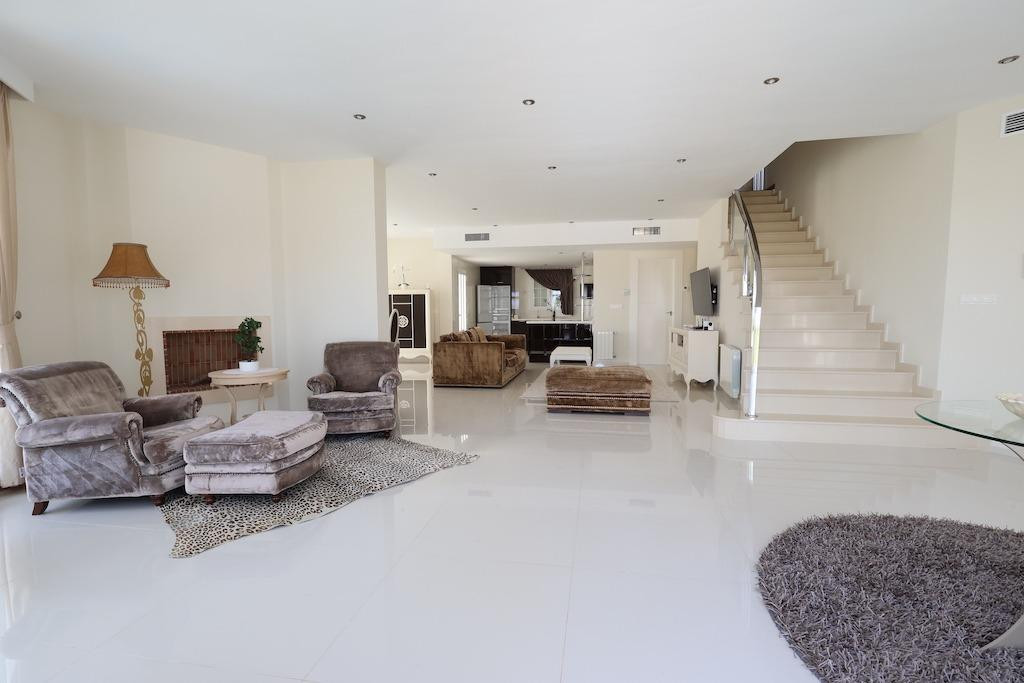 For sale - 5 Bedroom 4 Bathroom House - Detached Villa in Rojales - Ciudad Quesada  - Alicante