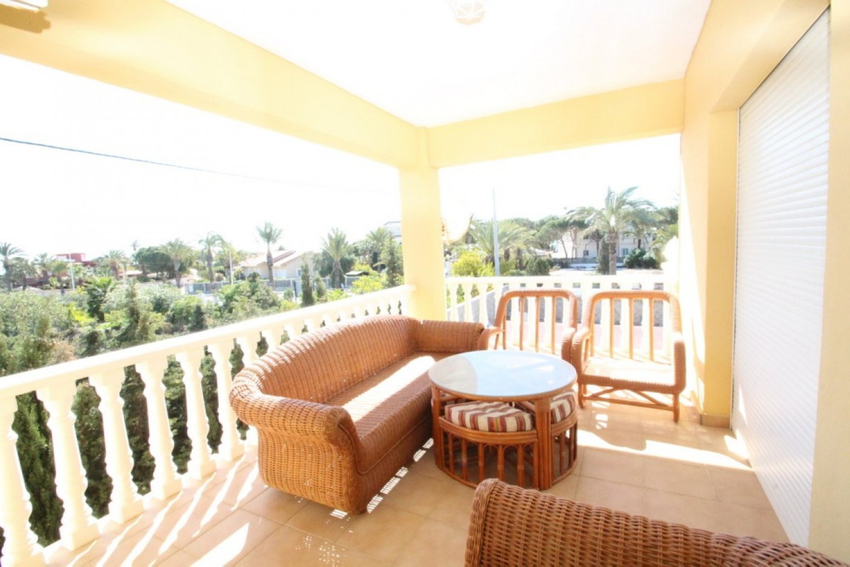 For sale - 5 Bedroom 5 Bathroom House - Detached Villa in Orihuela - Cabo Roig  - Alicante