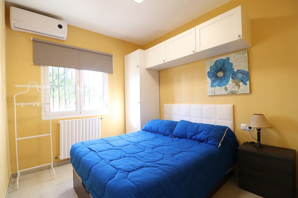For sale - 5 Bedroom 3 Bathroom House - Detached Villa in Torrevieja - El Chaparral  - Alicante