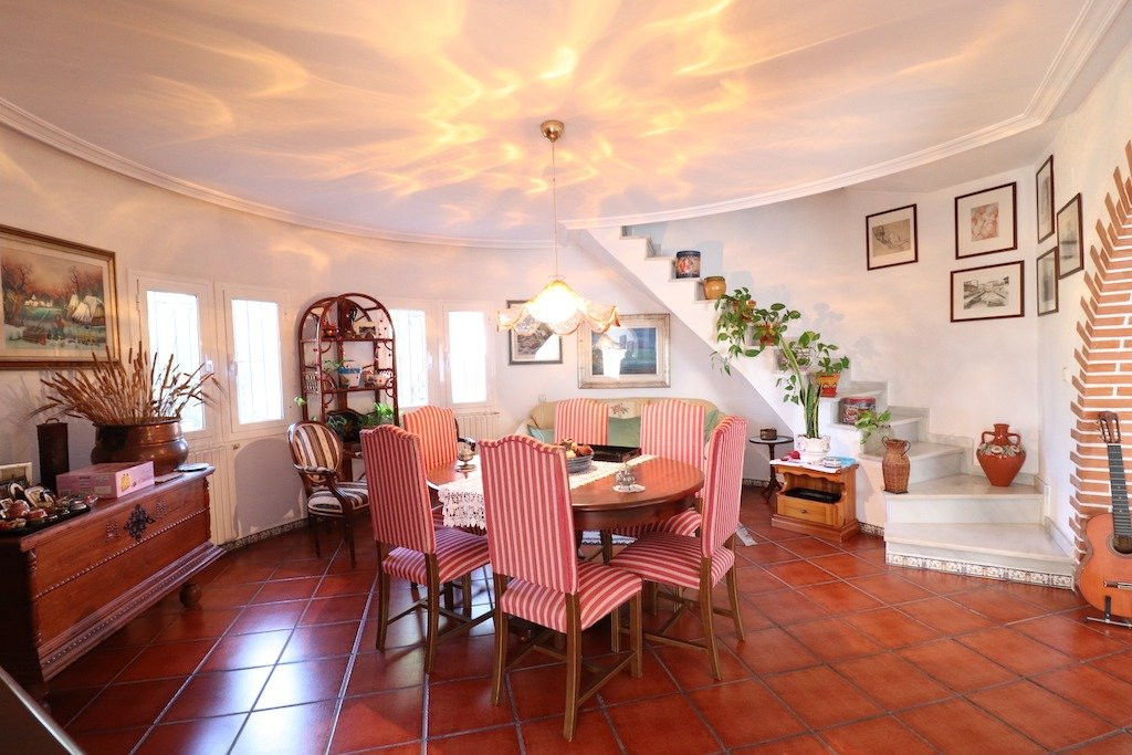 For sale - 5 Bedroom 3 Bathroom House - Detached Villa in Torrevieja - El Chaparral  - Alicante