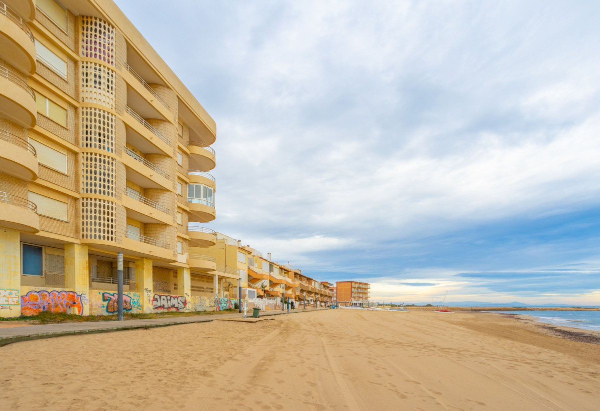 For sale - 3 Bedroom 1 Bathroom Apartment - Middle Floor Apartment in Torrevieja - La Mata  - Alicante