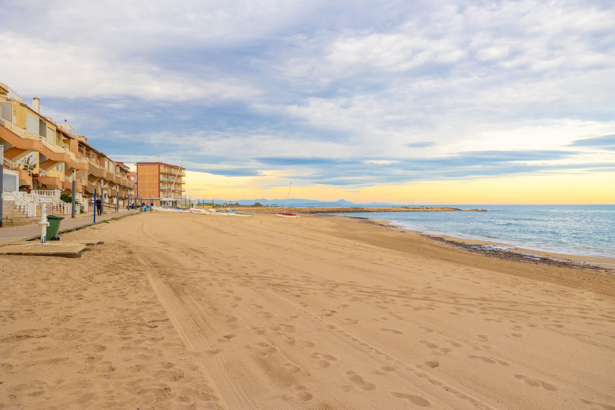 For sale - 3 Bedroom 1 Bathroom  Sea View Apartment in La Mata - La Mata  - Alicante