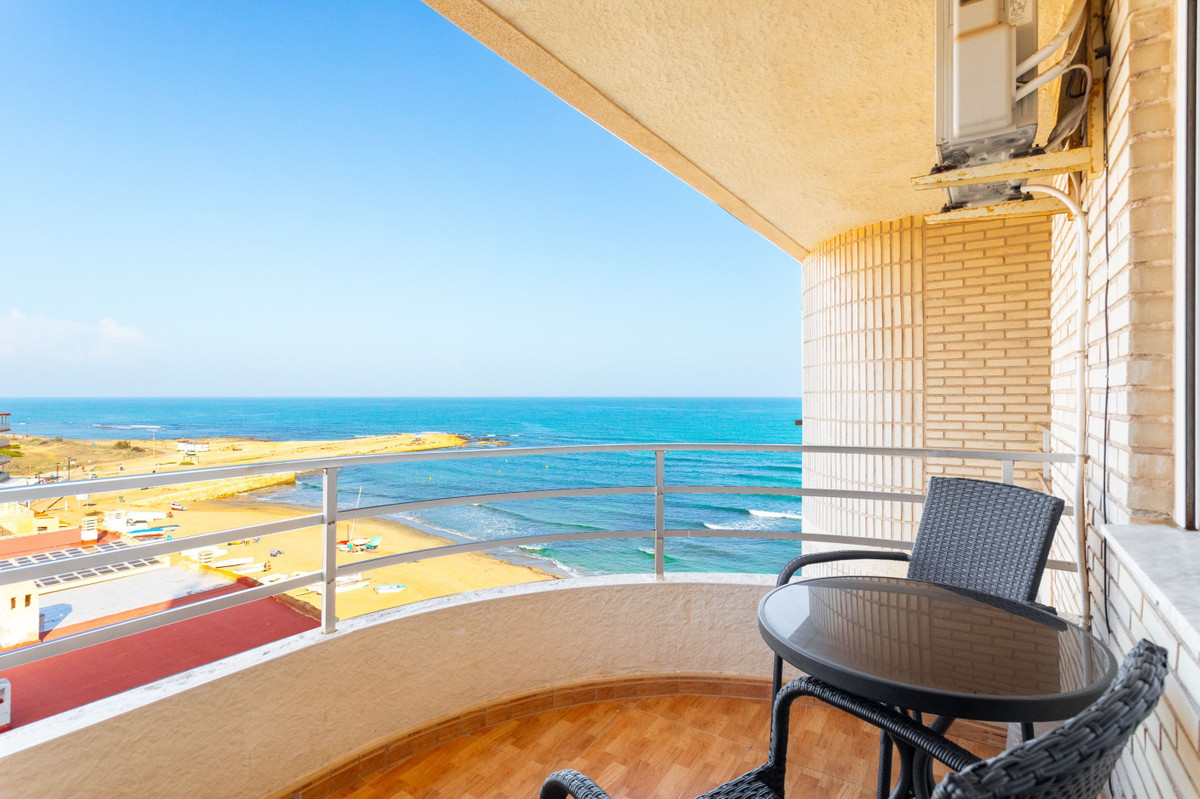 For sale - 3 Bedroom 1 Bathroom Apartment - Middle Floor Apartment in Torrevieja - La Mata  - Alicante