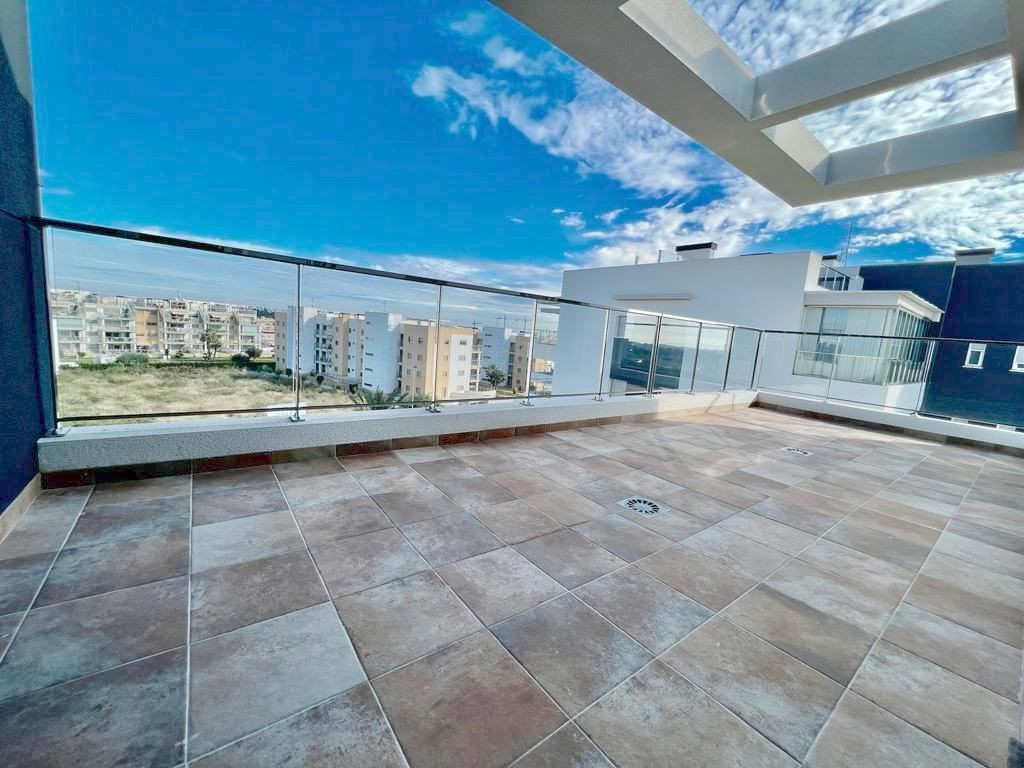 For sale - 3 Bedroom 2 Bathroom Apartment - Top Floor Apartment in Orihuela - Los Dolses  - Alicante