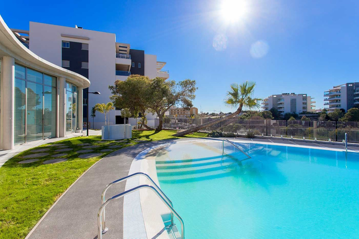 For sale - 3 Bedroom 2 Bathroom Apartment - Top Floor Apartment in Orihuela - Los Dolses  - Alicante