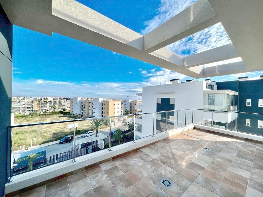 For sale - 3 Bedroom 2 Bathroom Apartment - Top Floor Apartment in Orihuela - Los Dolses  - Alicante