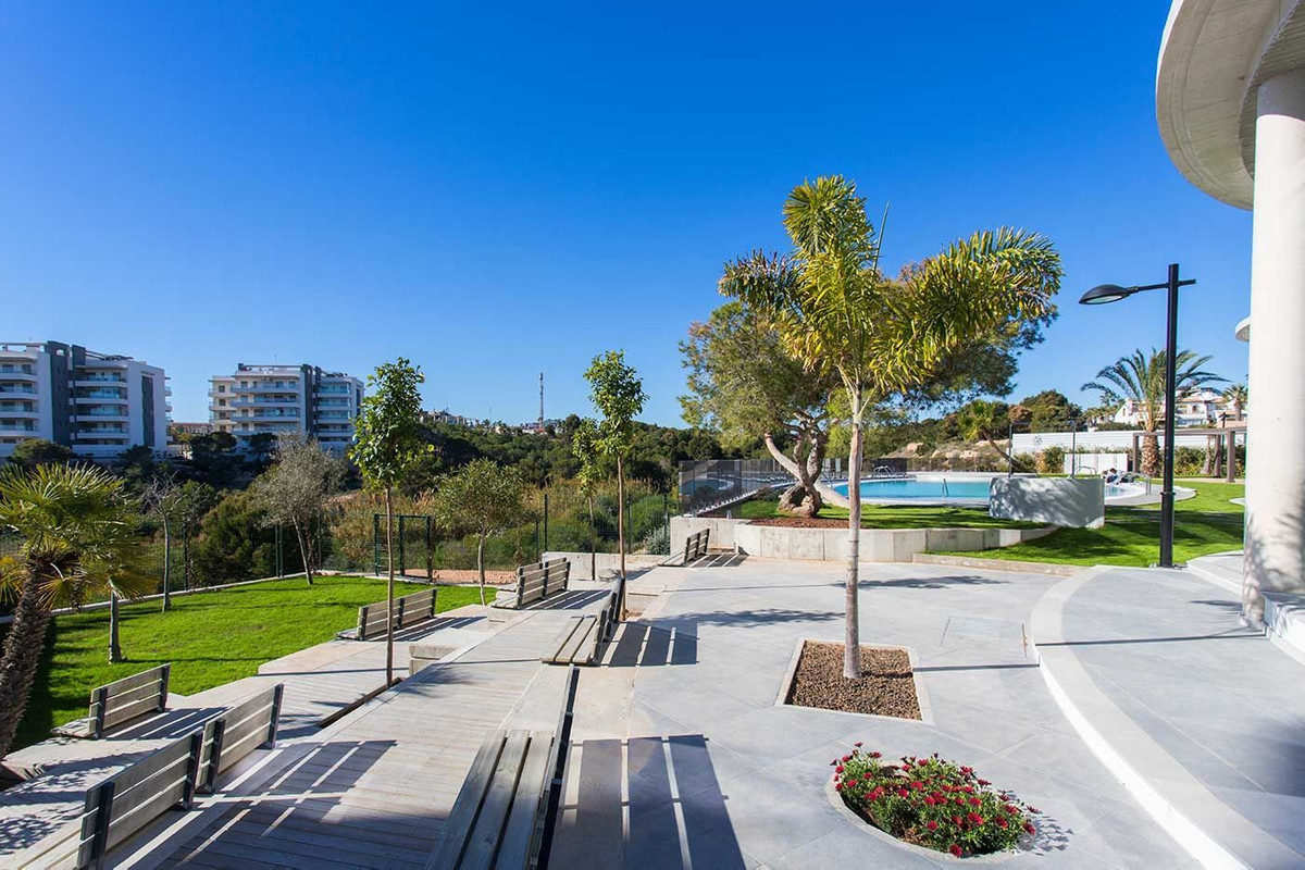 For sale - 3 Bedroom 2 Bathroom Apartment - Top Floor Apartment in Orihuela - Los Dolses  - Alicante