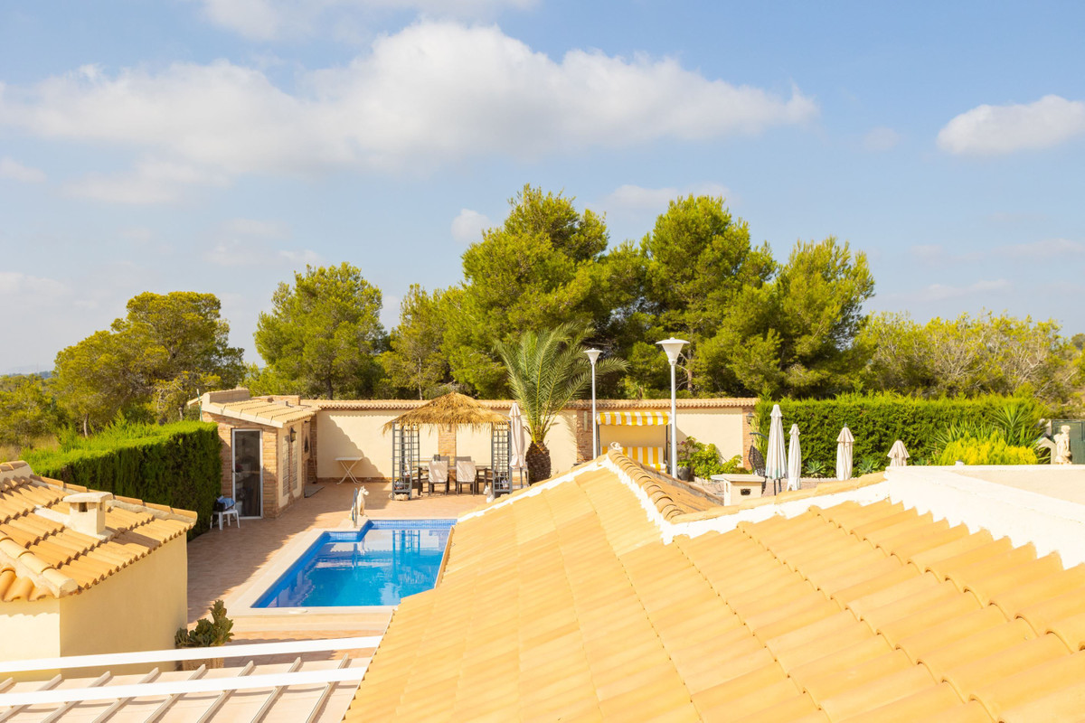 For sale - 4 Bedroom 4 Bathroom House - Detached Villa in Orihuela - Villamartin  - Alicante
