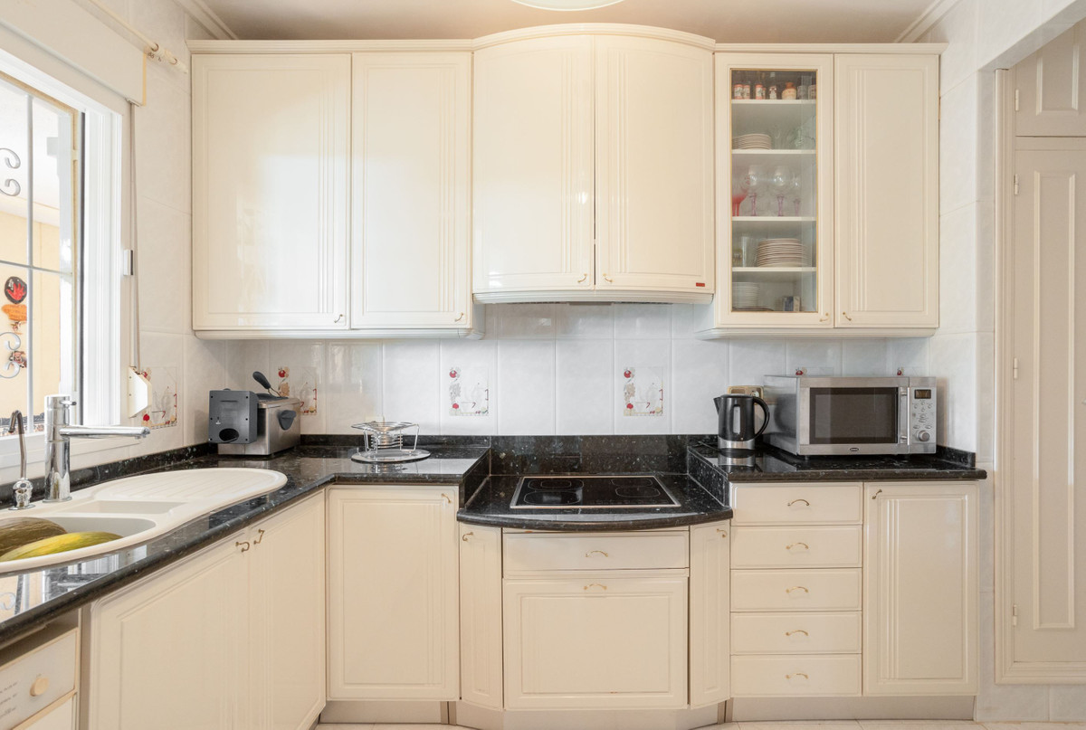 For sale - 4 Bedroom 4 Bathroom House - Detached Villa in Orihuela - Villamartin  - Alicante