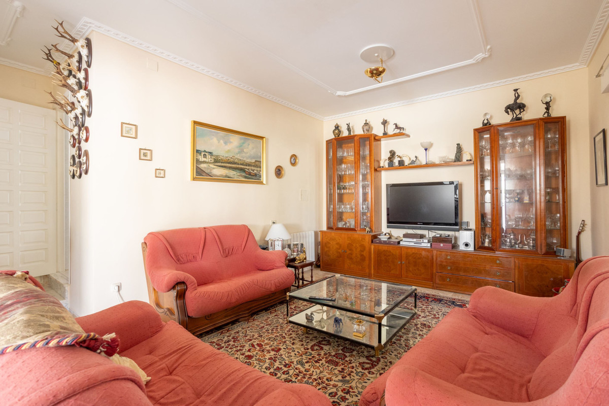 For sale - 4 Bedroom 4 Bathroom House - Detached Villa in Orihuela - Villamartin  - Alicante