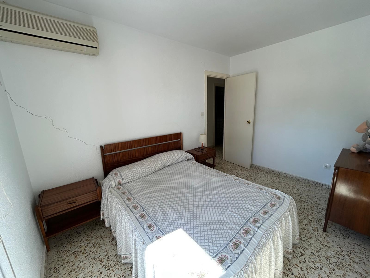 For sale - 3 Bedroom 2 Bathroom Apartment - Ground Floor Apartment in Torrevieja - Torrevieja Centro  - Alicante