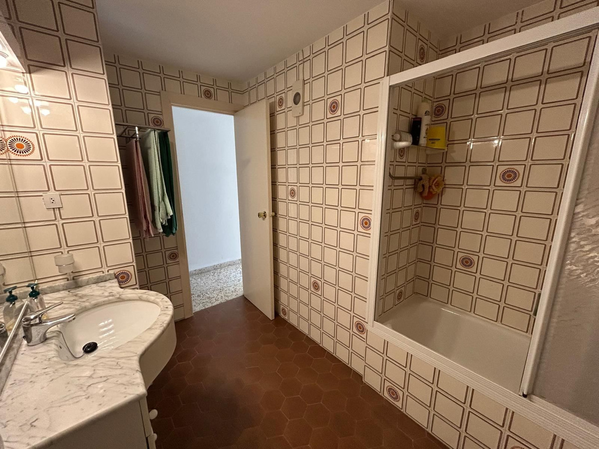 For sale - 3 Bedroom 2 Bathroom Apartment - Ground Floor Apartment in Torrevieja - Torrevieja Centro  - Alicante