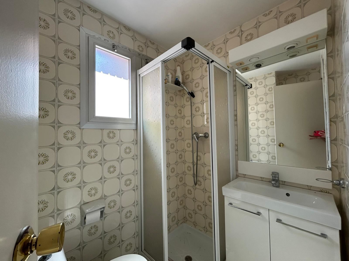 For sale - 3 Bedroom 2 Bathroom Apartment - Ground Floor Apartment in Torrevieja - Torrevieja Centro  - Alicante