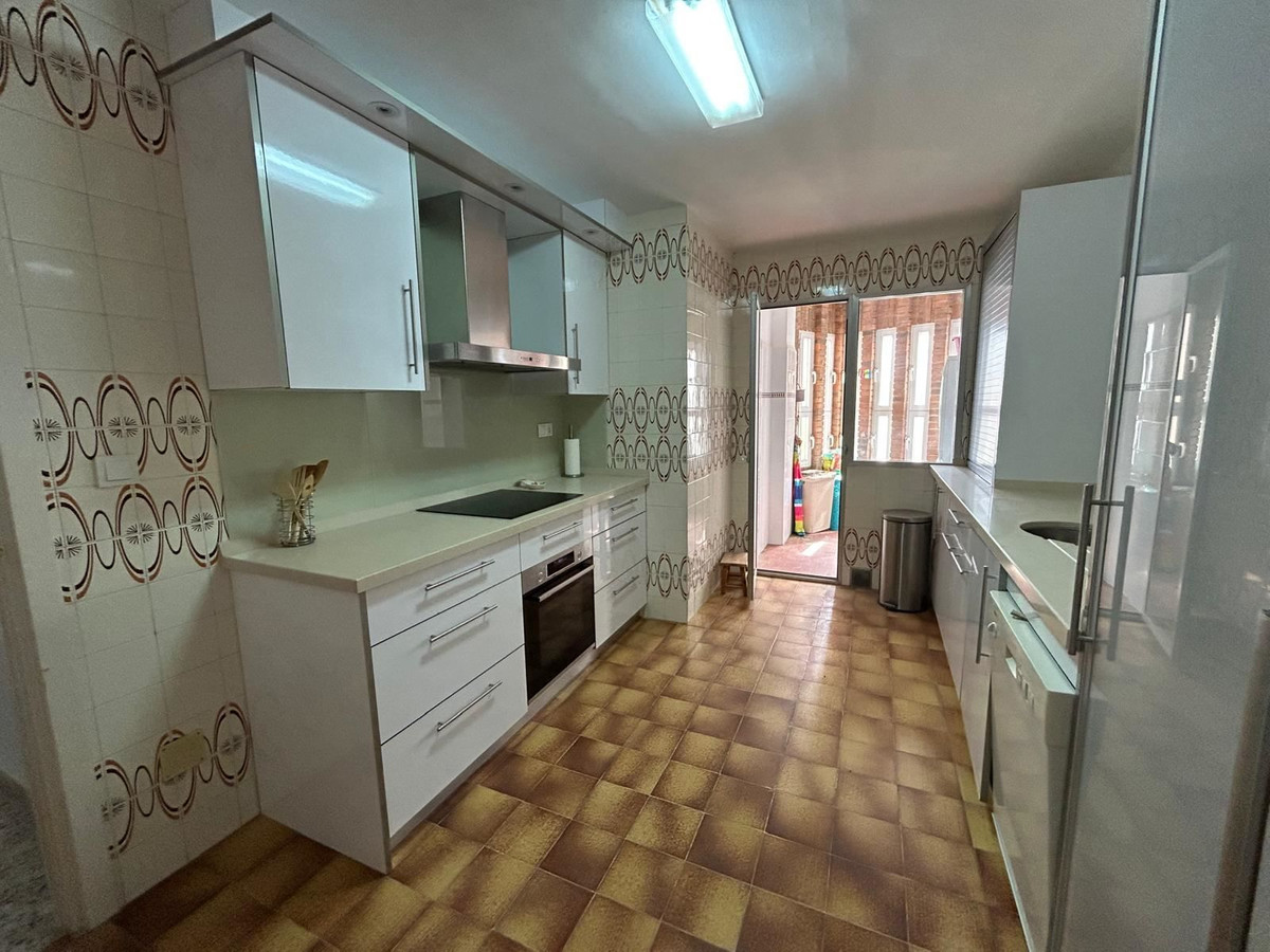 For sale - 3 Bedroom 2 Bathroom Apartment - Ground Floor Apartment in Torrevieja - Torrevieja Centro  - Alicante