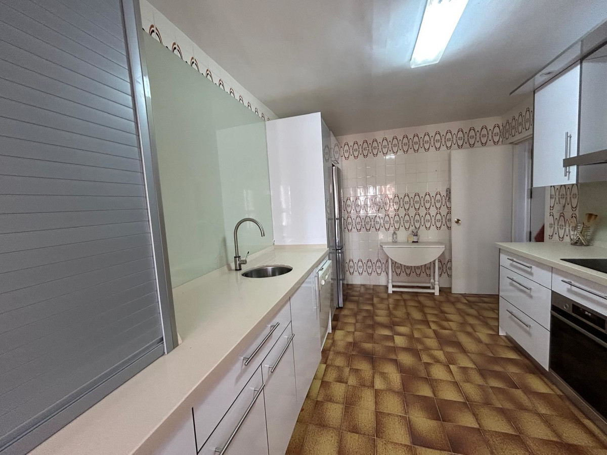 For sale - 3 Bedroom 2 Bathroom Apartment - Ground Floor Apartment in Torrevieja - Torrevieja Centro  - Alicante