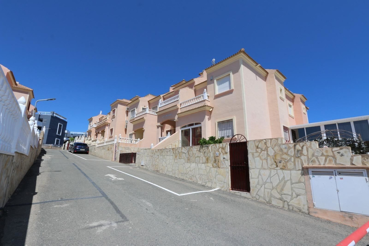 For sale - 3 Bedroom 2 Bathroom Apartment - Middle Floor Apartment in Orihuela - La Florida  - Alicante