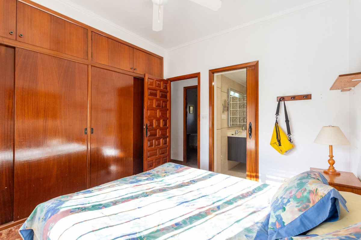For sale - 6 Bedroom 4 Bathroom House - Detached Villa in Orihuela - Campoamor  - Alicante