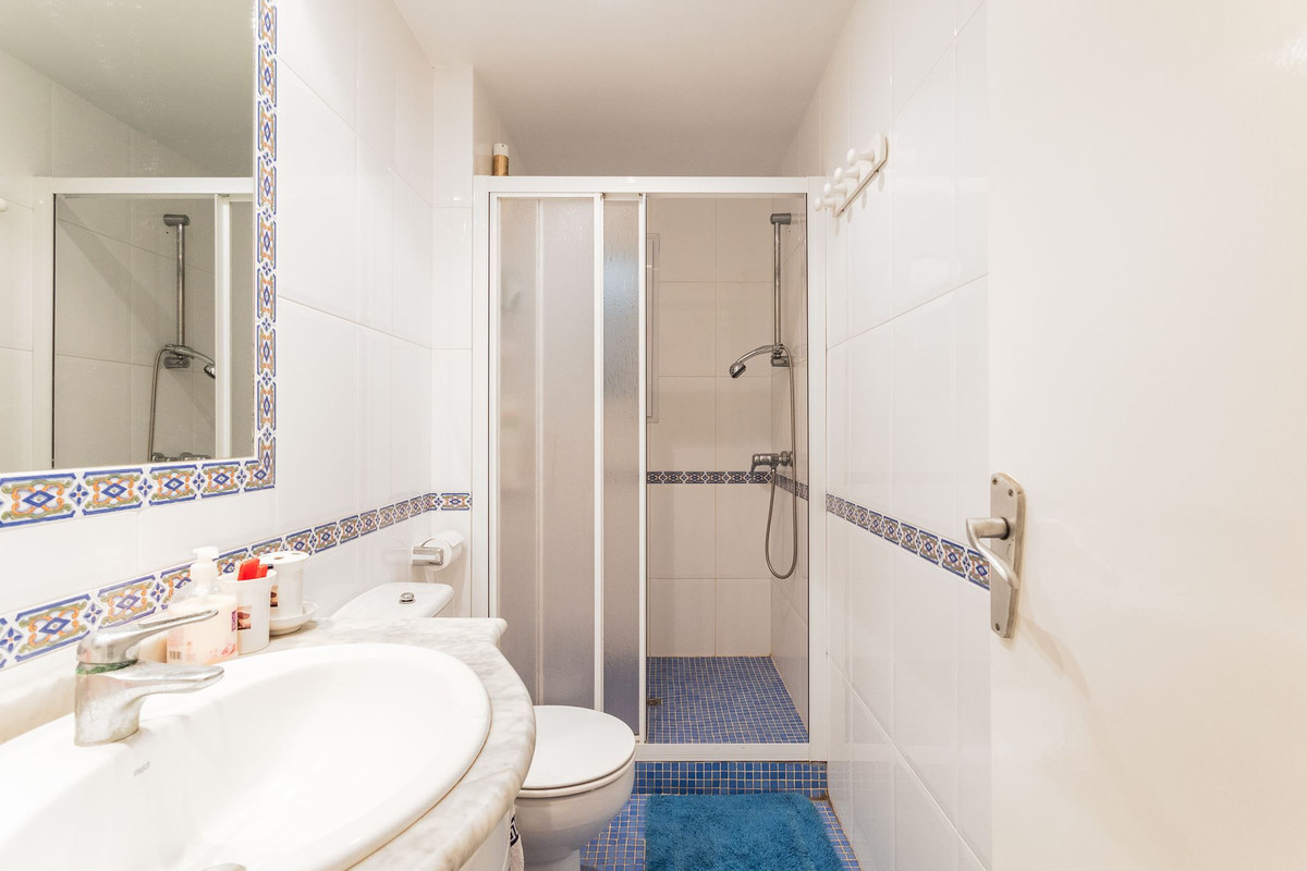 For sale - 6 Bedroom 4 Bathroom House - Detached Villa in Orihuela - Campoamor  - Alicante