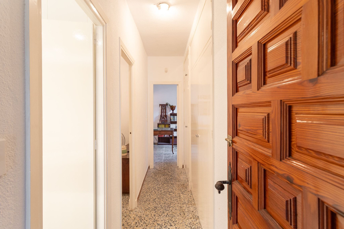 For sale - 6 Bedroom 4 Bathroom House - Detached Villa in Orihuela - Campoamor  - Alicante