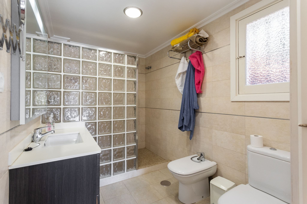 For sale - 6 Bedroom 4 Bathroom House - Detached Villa in Orihuela - Campoamor  - Alicante