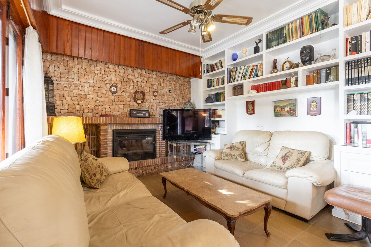 For sale - 6 Bedroom 4 Bathroom House - Detached Villa in Orihuela - Campoamor  - Alicante