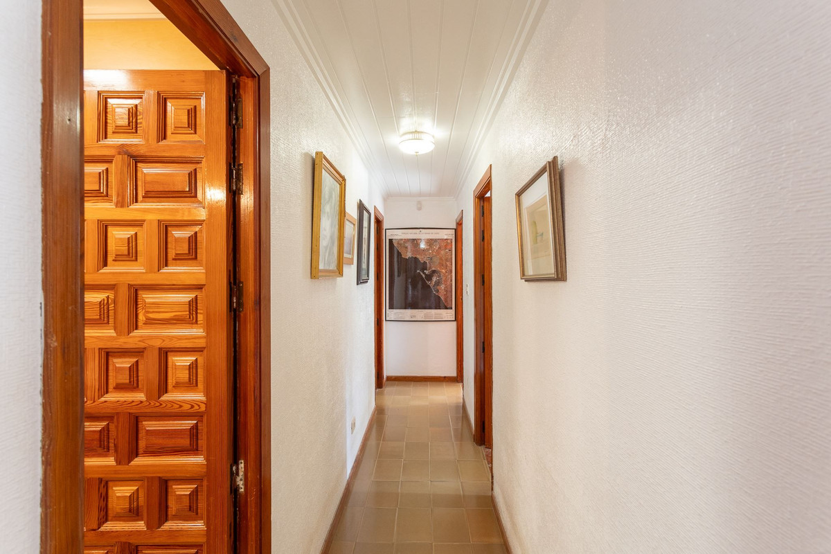 For sale - 6 Bedroom 4 Bathroom House - Detached Villa in Orihuela - Campoamor  - Alicante