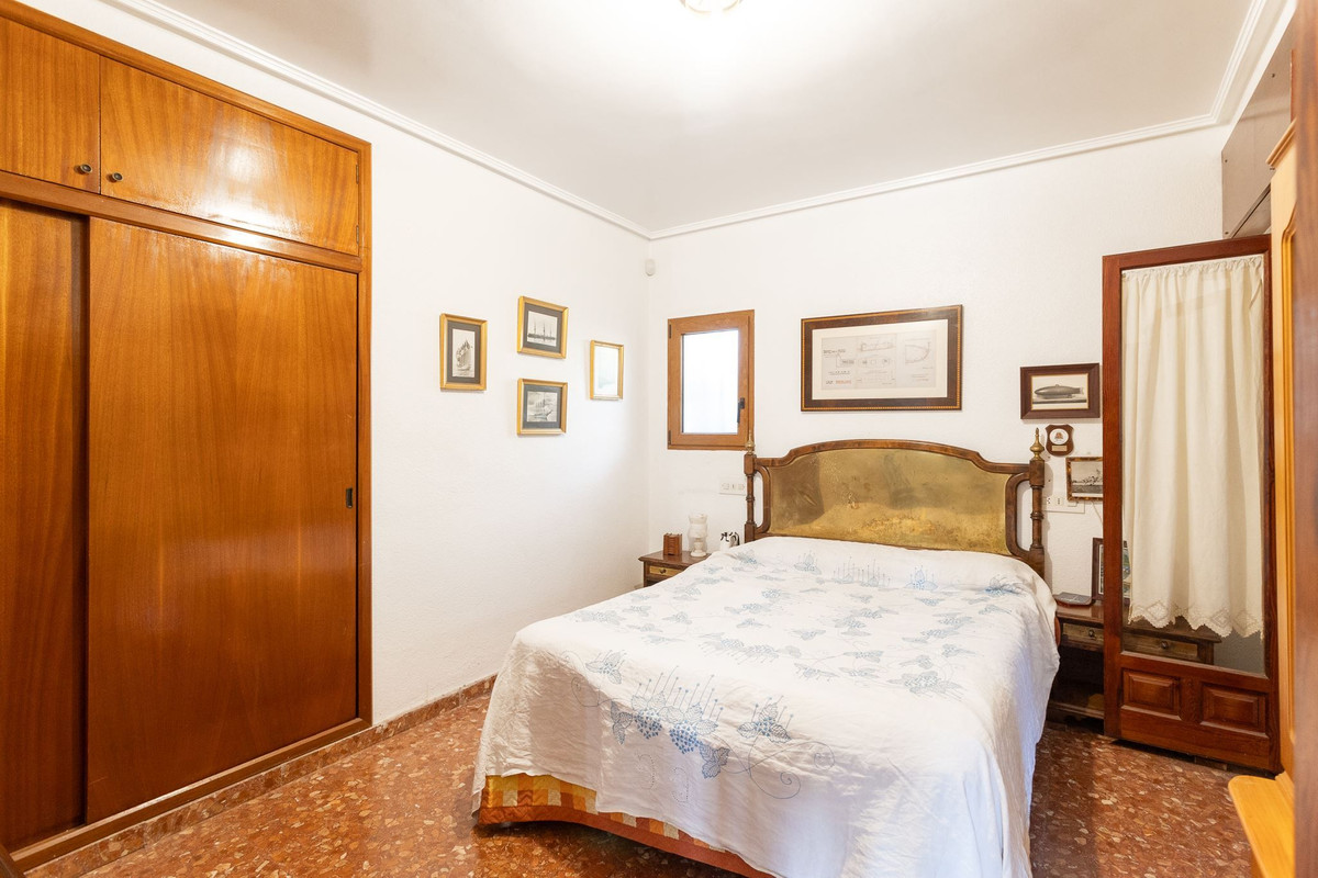 For sale - 6 Bedroom 4 Bathroom House - Detached Villa in Orihuela - Campoamor  - Alicante