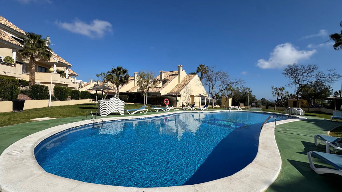 For sale - 2 Bedroom 2 Bathroom Apartment - Middle Floor Apartment in Orihuela - Villamartin  - Alicante