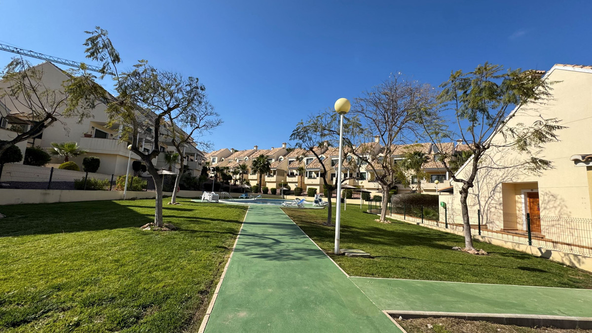 For sale - 2 Bedroom 2 Bathroom Apartment - Middle Floor Apartment in Orihuela - Villamartin  - Alicante