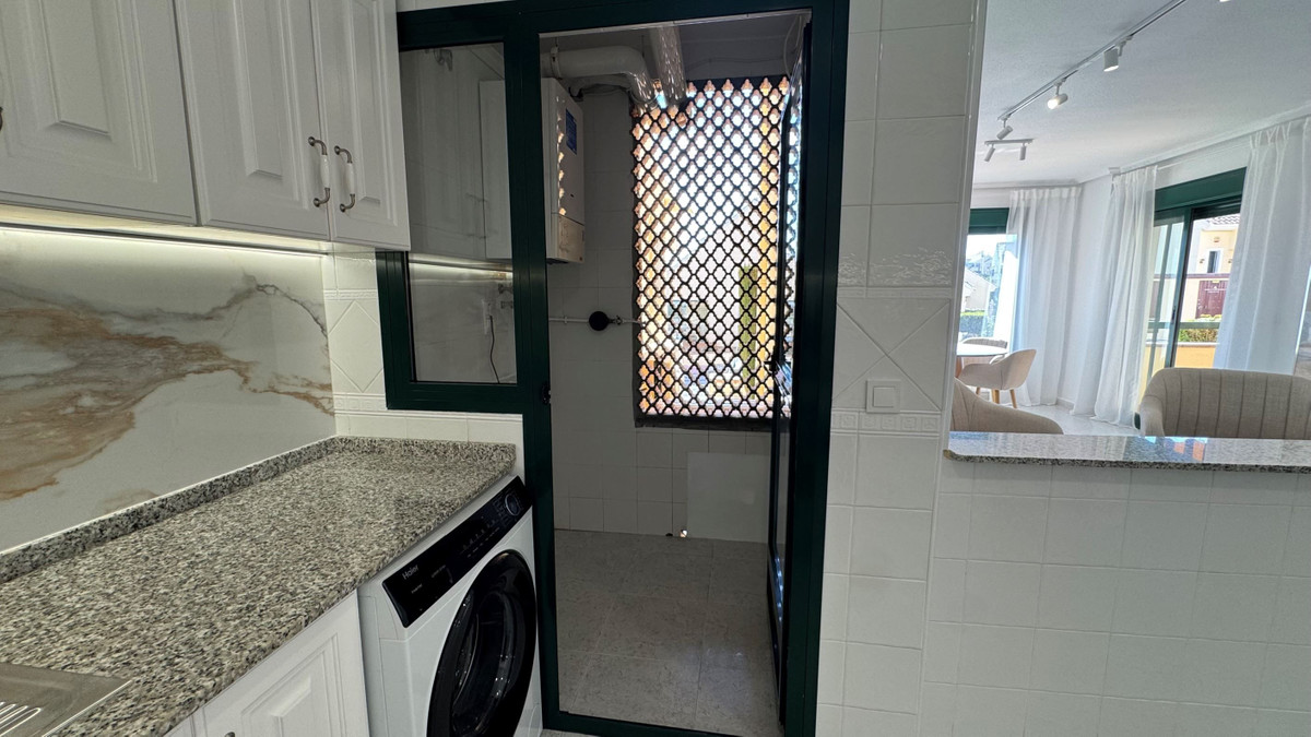 For sale - 2 Bedroom 2 Bathroom Apartment - Middle Floor Apartment in Orihuela - Villamartin  - Alicante