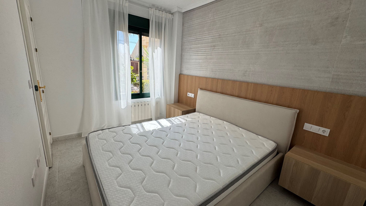 For sale - 2 Bedroom 2 Bathroom Apartment - Middle Floor Apartment in Orihuela - Villamartin  - Alicante