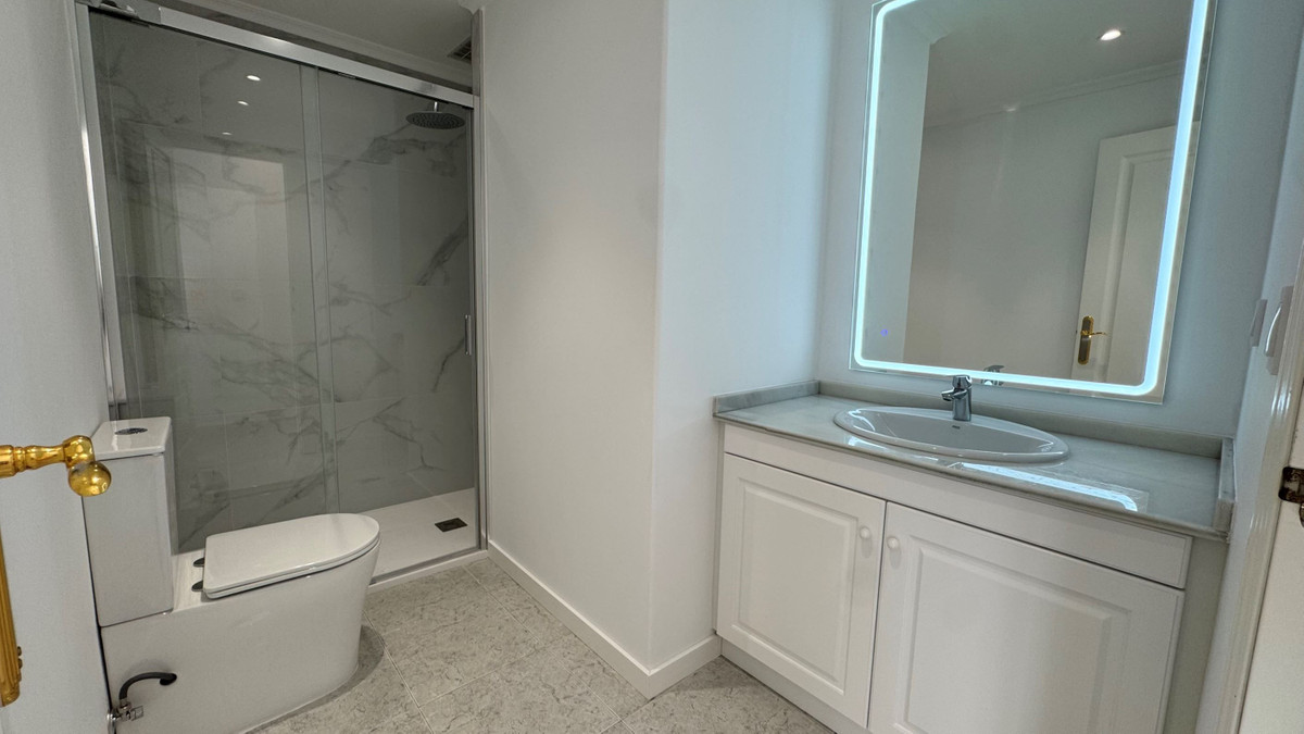 For sale - 2 Bedroom 2 Bathroom Apartment - Middle Floor Apartment in Orihuela - Villamartin  - Alicante