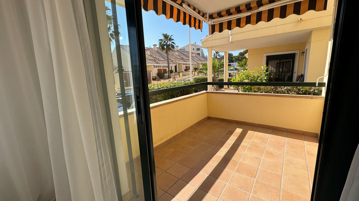 For sale - 2 Bedroom 2 Bathroom Apartment - Middle Floor Apartment in Orihuela - Villamartin  - Alicante