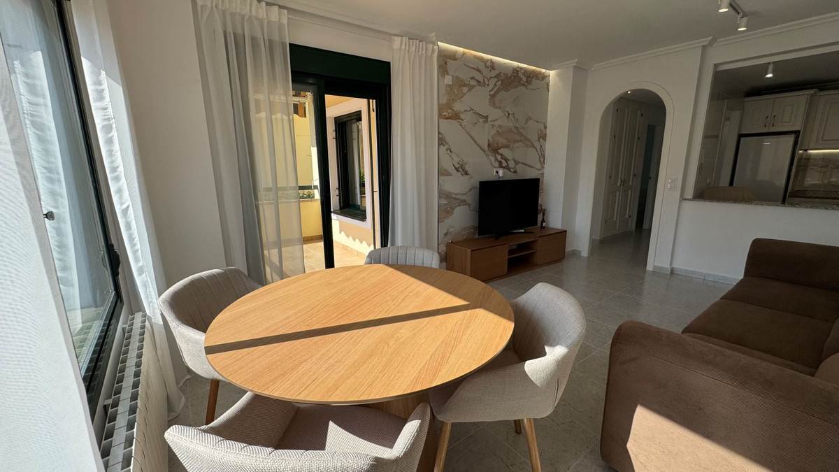 For sale - 2 Bedroom 2 Bathroom Apartment - Middle Floor Apartment in Orihuela - Villamartin  - Alicante